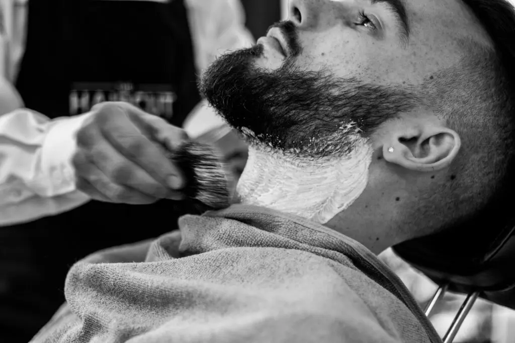 Guida Definitiva alla Cura della Barba: Dal Lavaggio allo Styling