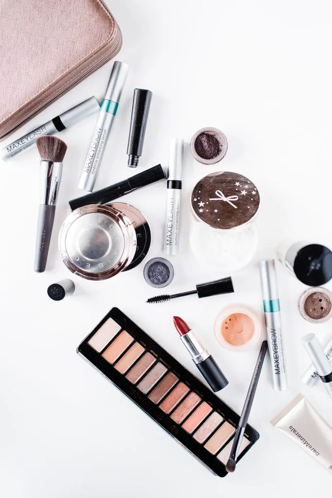 maxeylash-wsCwj455vh0-unsplash | Charme Parfumerie de Luxe Molfetta Tendenze e tips per un trucco estivo perfetto