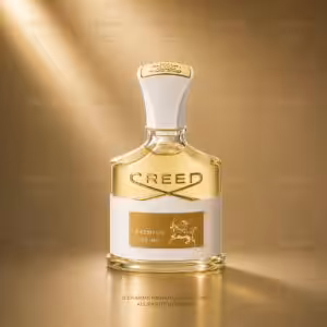 Creed Aventus For Her Eau de Parfum, profumo Creed in flacone bianco e oro su sfondo luxury dorato.