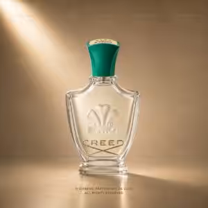 Creed Fleurissimo 75 ML, profumo Creed in flacone trasparente con tappo verde su sfondo luxury dorato.
