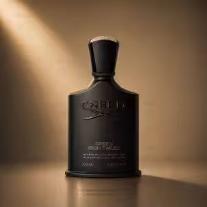 Creed Green Irish Tweed 100 ML, profumo Creed in flacone nero opaco su sfondo luxury dorato.