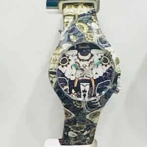 Doodle Watch, orologi analogici al quarzo con cinturino in silicone unisex. Subacquei fino a 3 atmosfere con 2 anni di garanzia dalla data di acquisto. Oriental Mood, 1 dei 5 Mood ispirati al mondo dei Tattoo, in 25 fantasie.