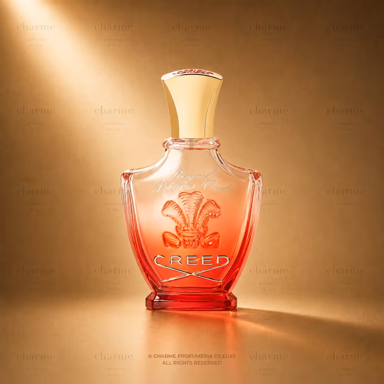 Creed Royal Princess Oud profumo donna, flacone trasparente con dettagli oro e rossi in packshot luxury su sfondo dorato.