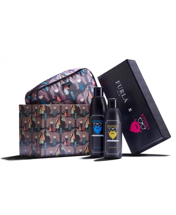 FURLA x HIPSTERIA Cofanetto ORSI Nell’autunno inverno 2018-2019, nascono due cofanetti esclusivi. Hipsteria incontra Furla, e in particolare la collezione maschile di Furla, dando vita a due limited edition che si rivolgono a un uomo moderno,che ricerca prodotti di qualità e apprezza le linee pulite ed eleganti.