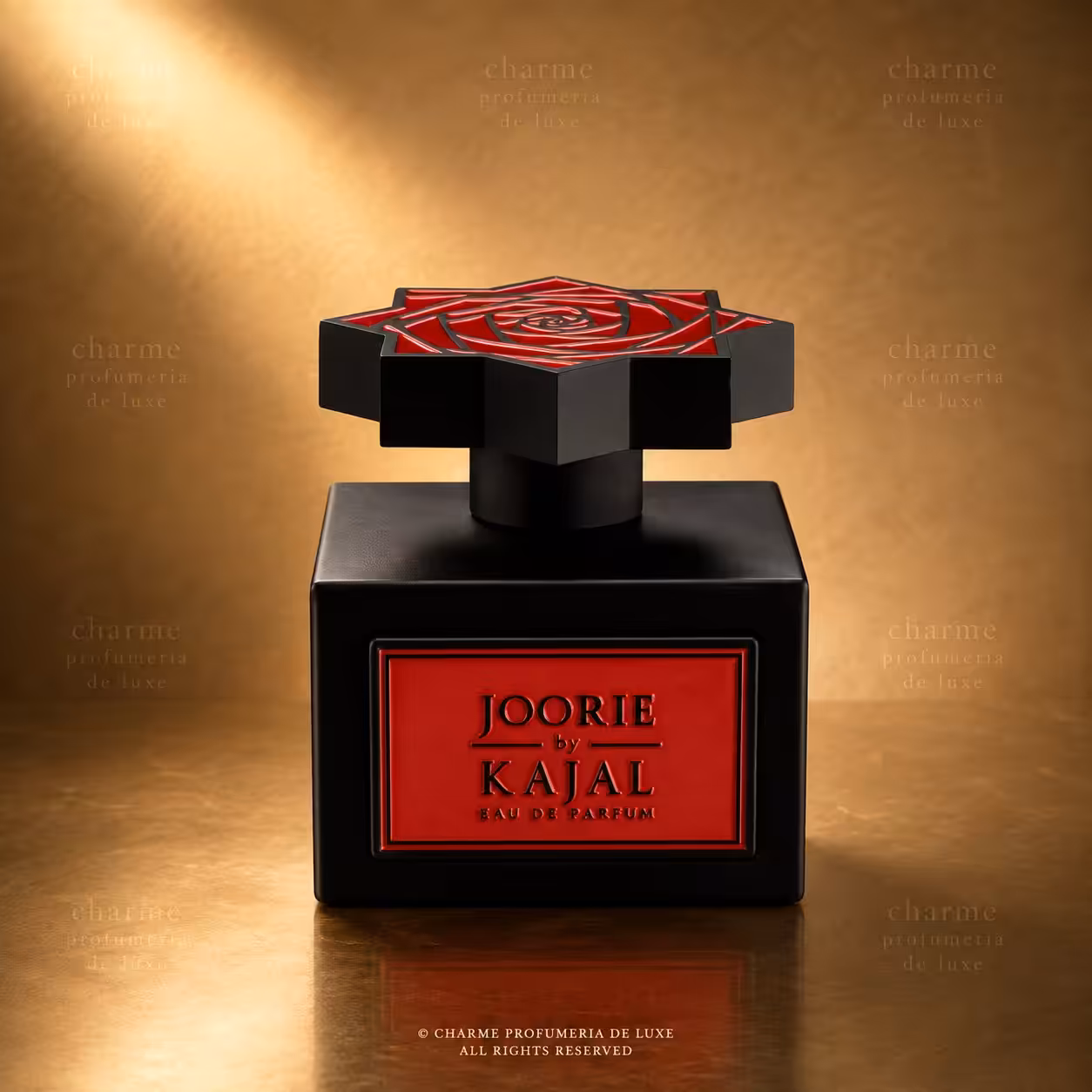 Kajal Joorie Eau de Parfum packshot luxury con flacone nero e dettaglio rosso, profumo di nicchia disponibile su Charme Profumeria