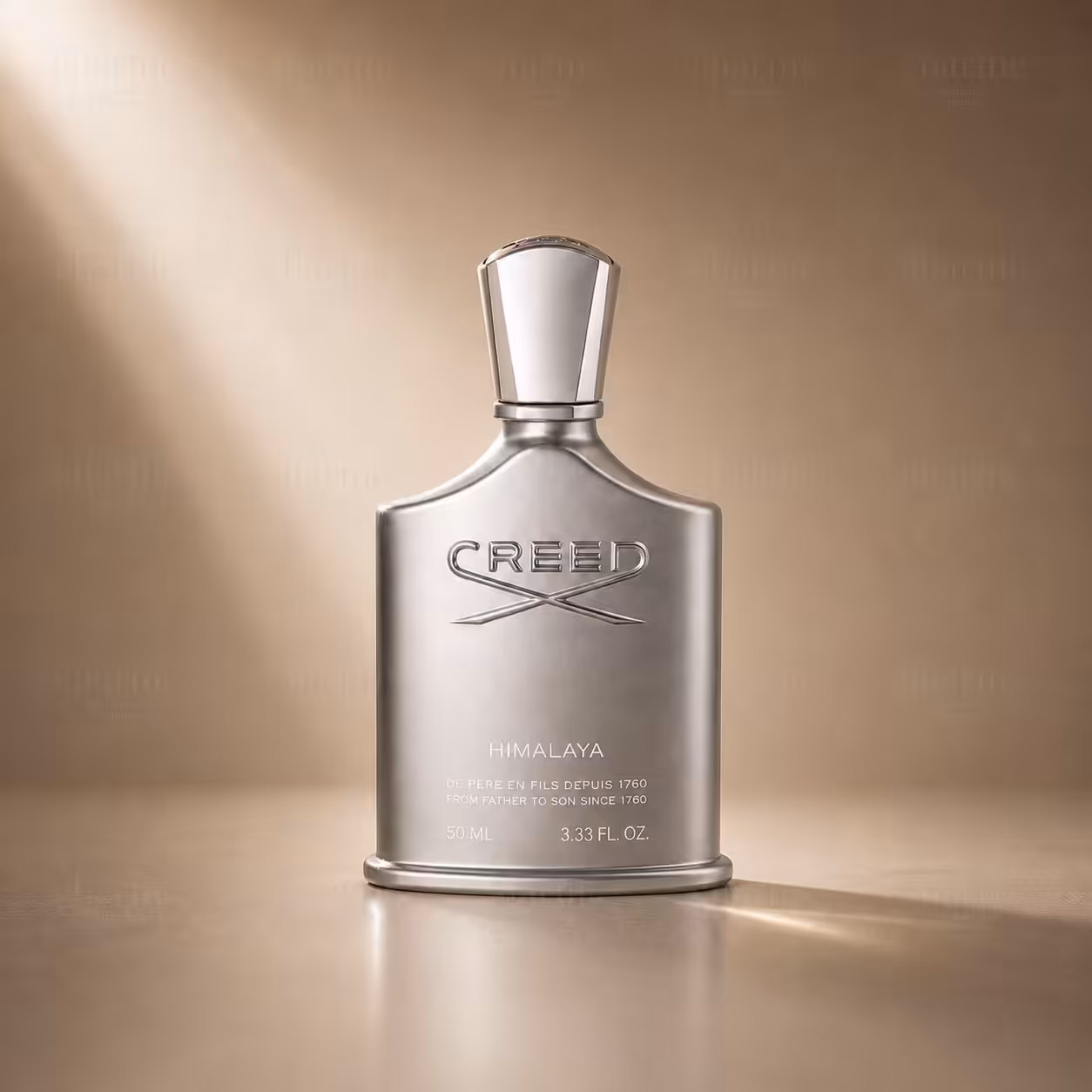 Creed Himalaya 50 ml profumo uomo, flacone argento in packshot luxury su sfondo dorato.