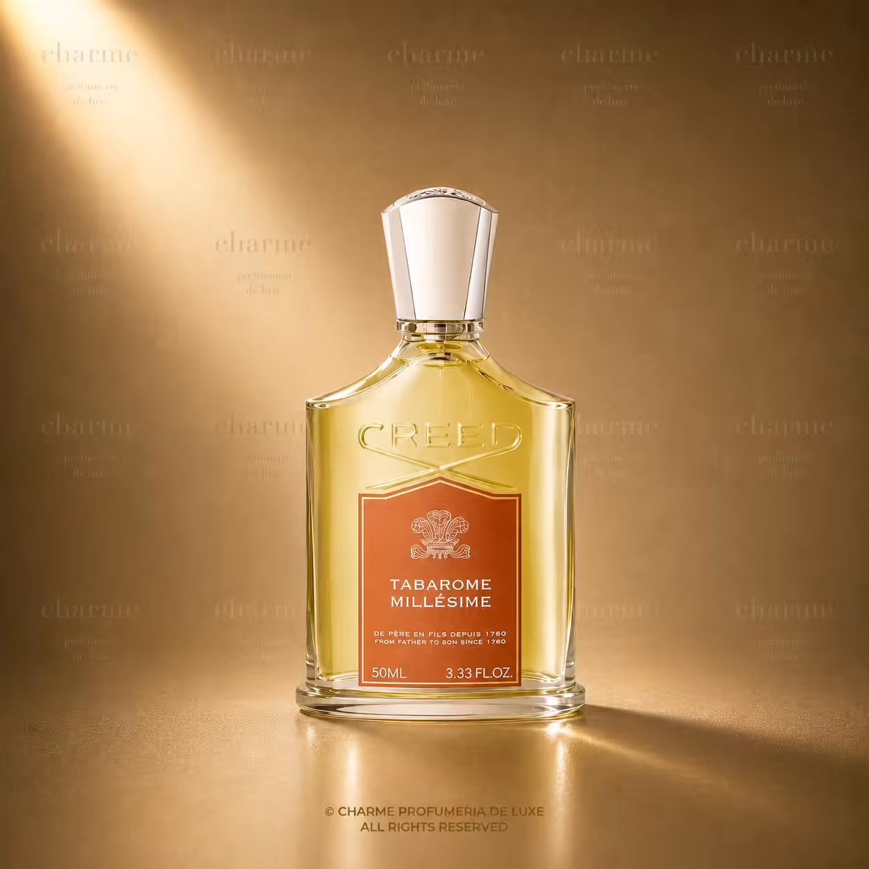 Creed Tabarome Millésime 50 ml profumo uomo, flacone trasparente con etichetta rossa in packshot luxury su sfondo dorato.