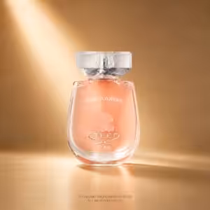 Creed Wind Flowers profumo donna, flacone rosa pesca in packshot luxury su sfondo dorato.
