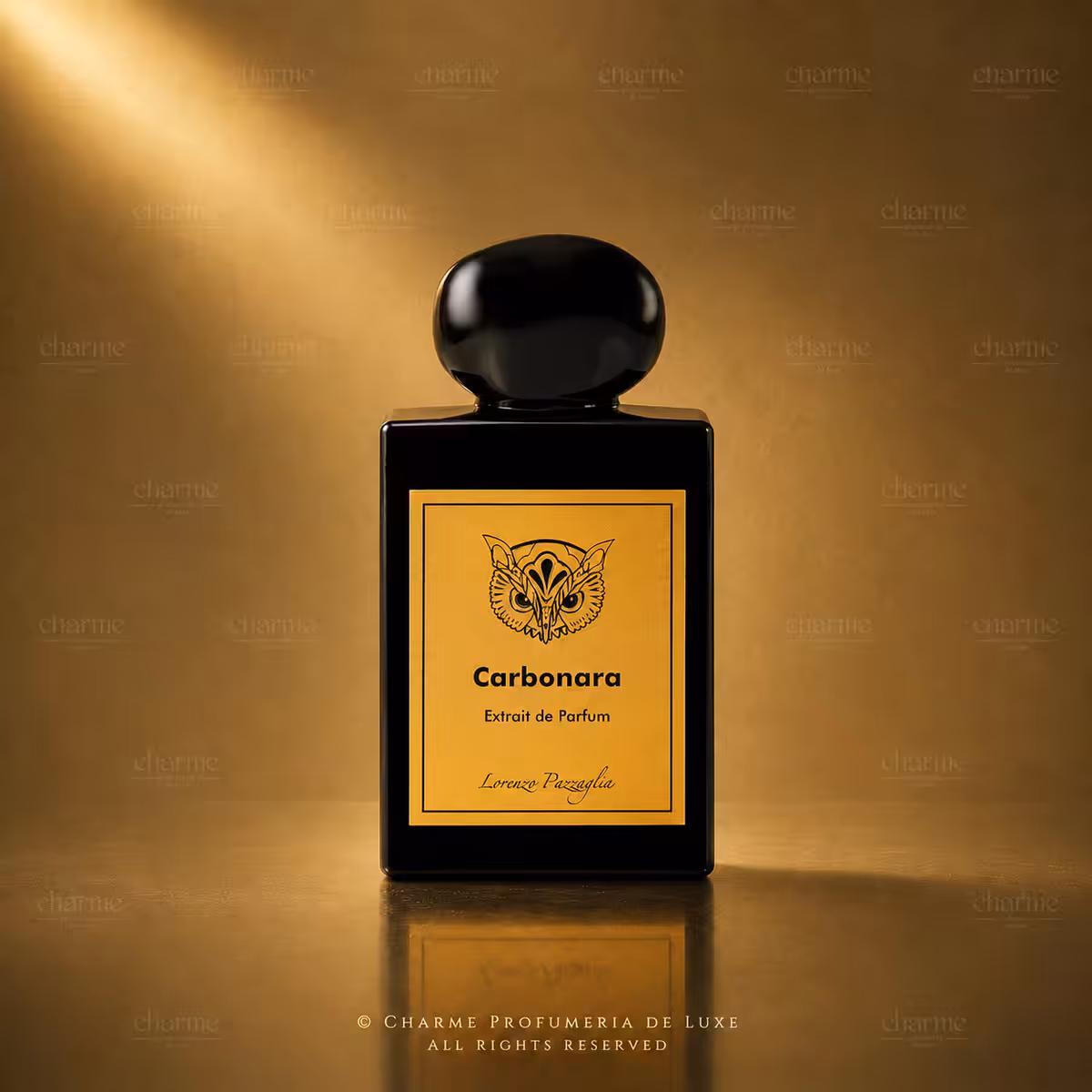 Lorenzo Pazzaglia Carbonara Extrait de Parfum 50 ml, flacone nero con etichetta dorata su sfondo luxury Charme Profumeria de Luxe