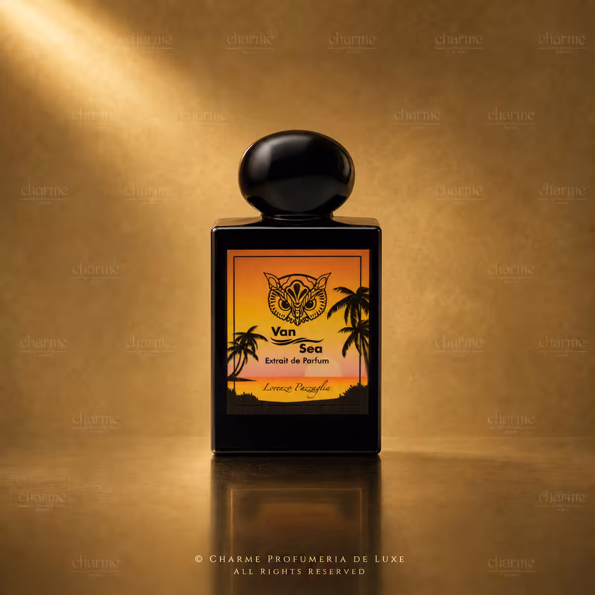 Lorenzo Pazzaglia Van Sea Extrait de Parfum 50 ml, flacone nero con etichetta tropicale nei toni arancio su sfondo dorato Charme Profumeria de Luxe