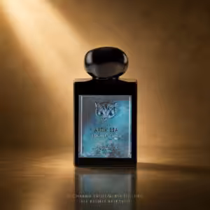 Lorenzo Pazzaglia Artik Sea Extrait de Parfum 50 ml, flacone nero con etichetta blu su sfondo dorato Charme Profumeria de Luxe