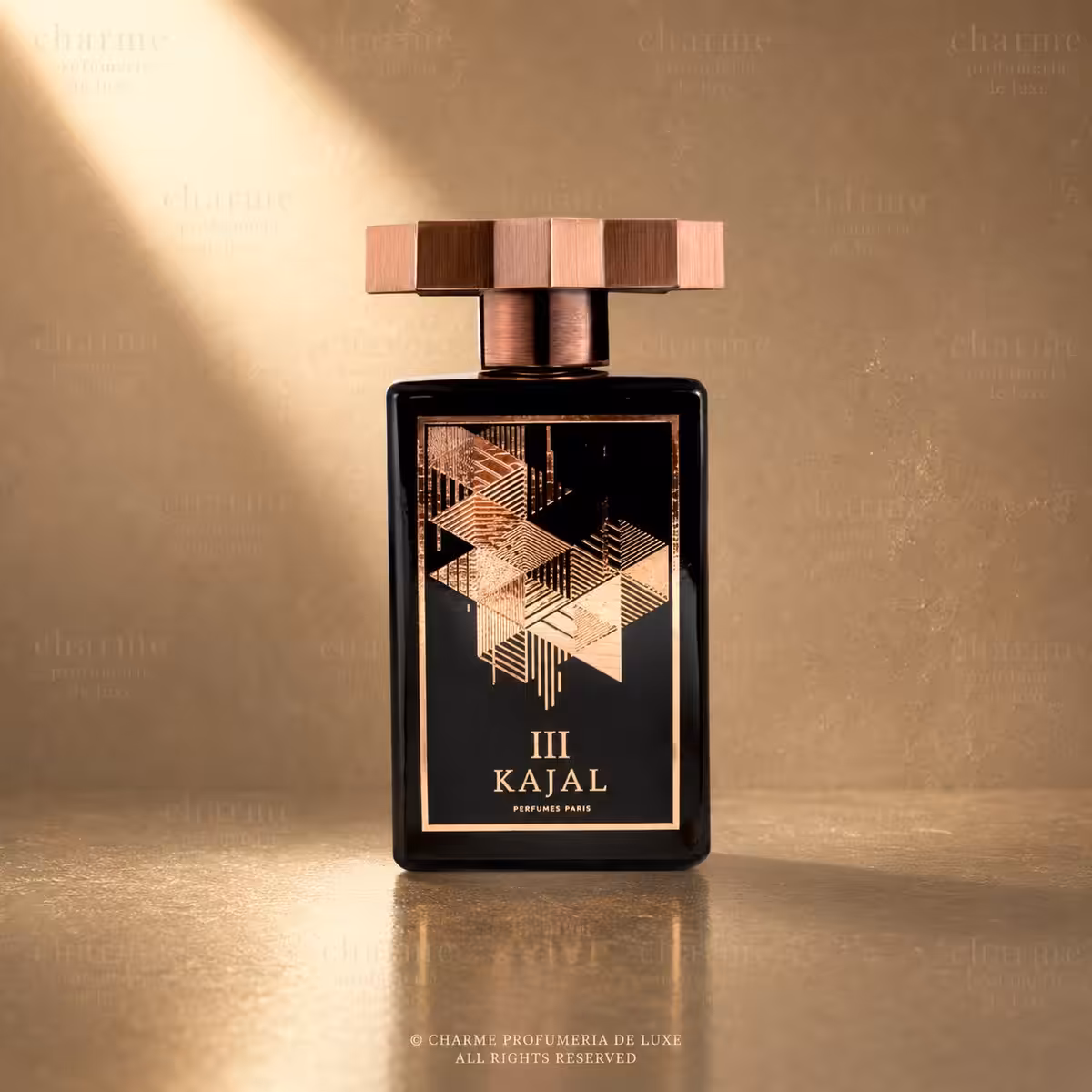 Kajal III Eau de Parfum packshot luxury su sfondo oro per profumeria di nicchia