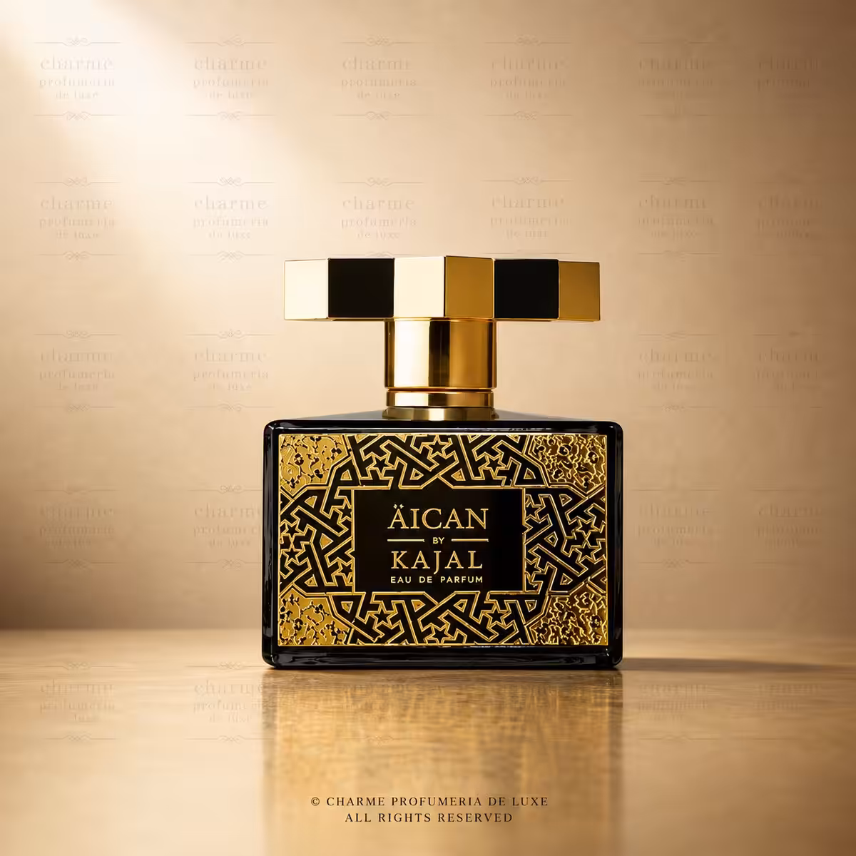 Kajal Aican Eau de Parfum packshot luxury con flacone nero e oro per e-commerce profumi di nicchia
