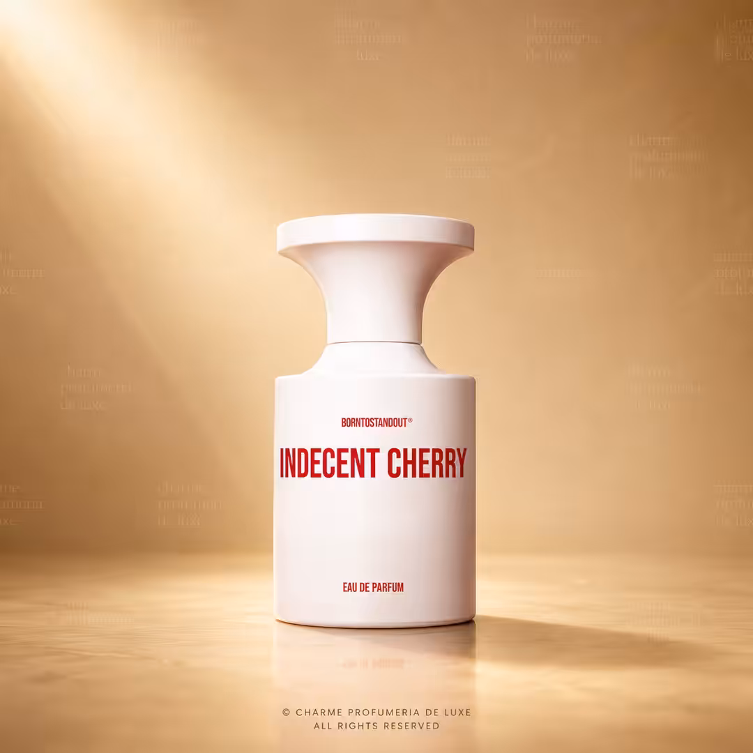 Borntostandout Indecent Cherry Eau de Parfum 50 ml, profumo di nicchia in packshot premium su sfondo oro champagne per Charme Profumeria