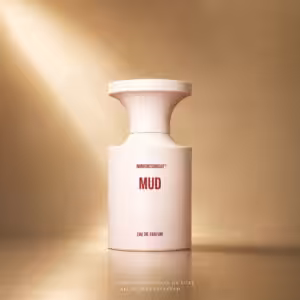Borntostandout Mud Eau de Parfum 50 ml, profumo di nicchia in packshot luxury con luce oro champagne per Charme Profumeria