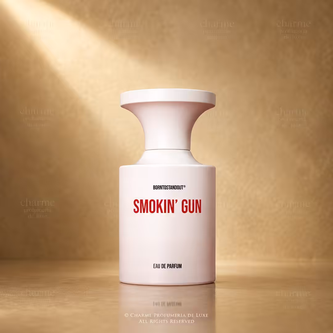 Borntostandout Smokin’ Gun Eau de Parfum 50 ml, profumo di nicchia in flacone rosa cipria con packshot luxury per e-commerce Charme
