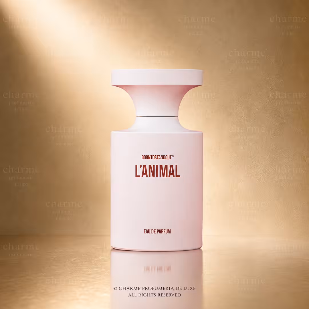 Borntostandout L’Animal Eau de Parfum 100 ml, profumo di nicchia in packshot luxury su sfondo oro champagne per Charme Profumeria de Luxe