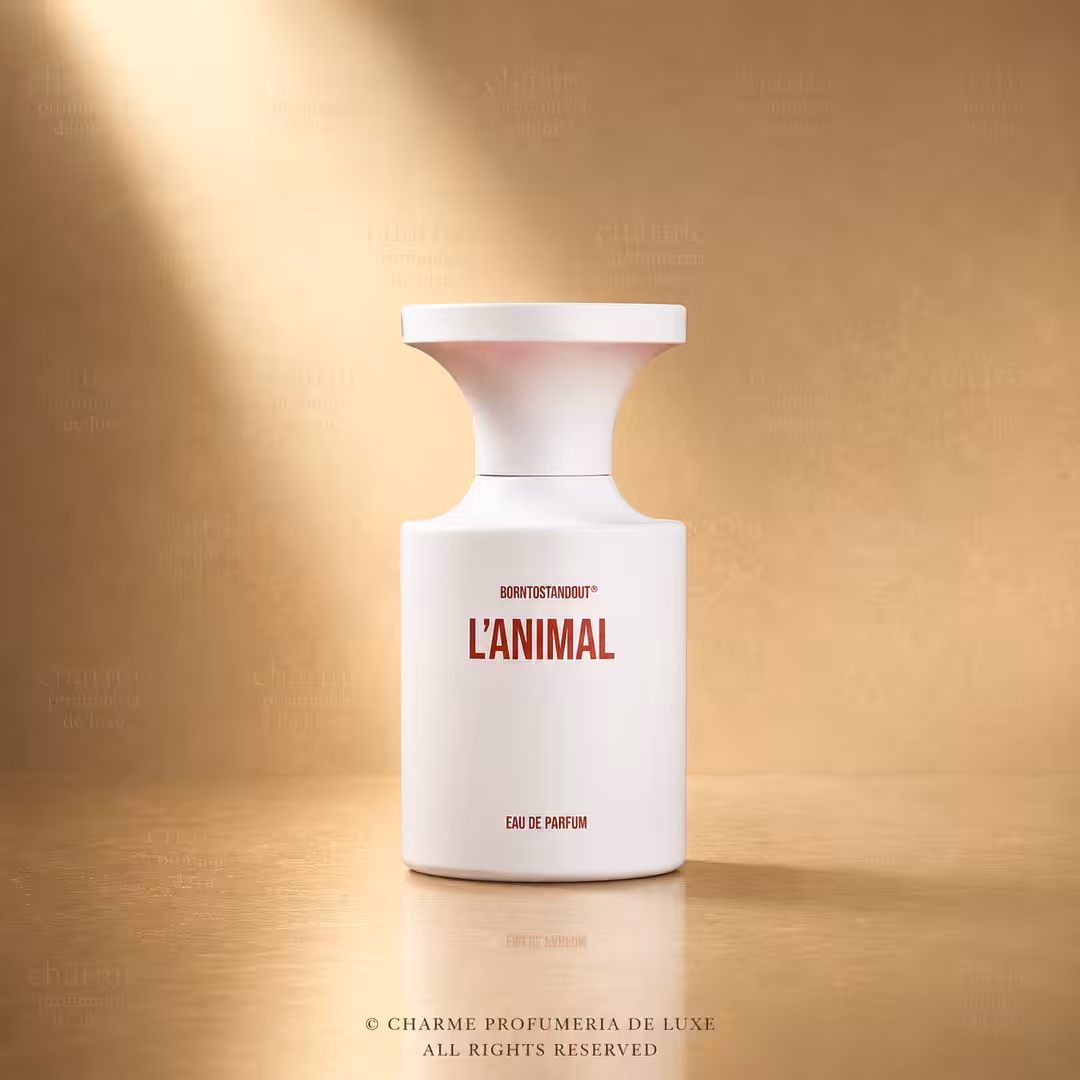 Borntostandout L’Animal Eau de Parfum 50 ml, profumo di nicchia in flacone bianco con packshot luxury per e-commerce Charme