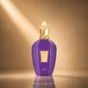 Xerjoff Muse Eau de Parfum 100 ml, flacone viola e oro su sfondo luxury Charme Profumeria de Luxe