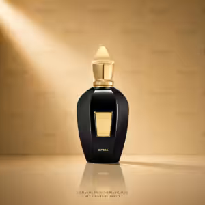 Xerjoff Opera Eau de Parfum 100 ml, flacone nero e oro su sfondo luxury Charme Profumeria de Luxe