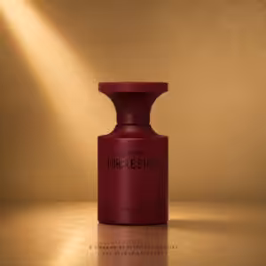 Borntostandout Purple Stain Extrait de Parfum 50 ml, profumo di nicchia in packshot luxury su sfondo oro champagne per Charme Profumeria de Luxe