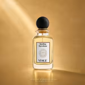 VIAGE Bustling Barcelona Extrait de Parfum 100 ml, profumo di nicchia packshot luxury su sfondo dorato, Charme Profumeria