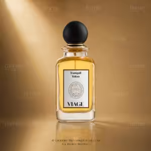 Viage Tranquil Tokyo Extrait de Parfum 100 ml, flacone trasparente con liquido dorato e tappo nero su sfondo dorato Charme Profumeria de Luxe