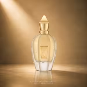 Xerjoff P.33, profumo di nicchia con flacone trasparente dorato e tappo oro su sfondo luxury