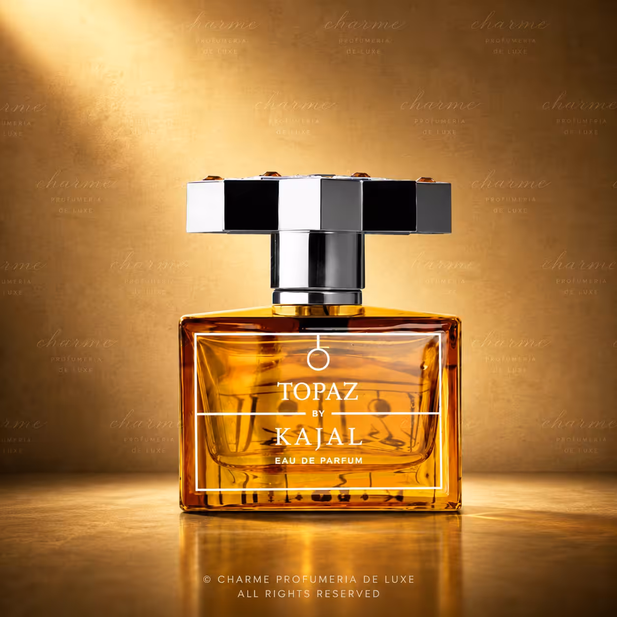 Kajal Topaz Eau de Parfum 100 ml packshot luxury per e-commerce Charme Profumeria de Luxe, flacone ambrato luminoso su sfondo dorato