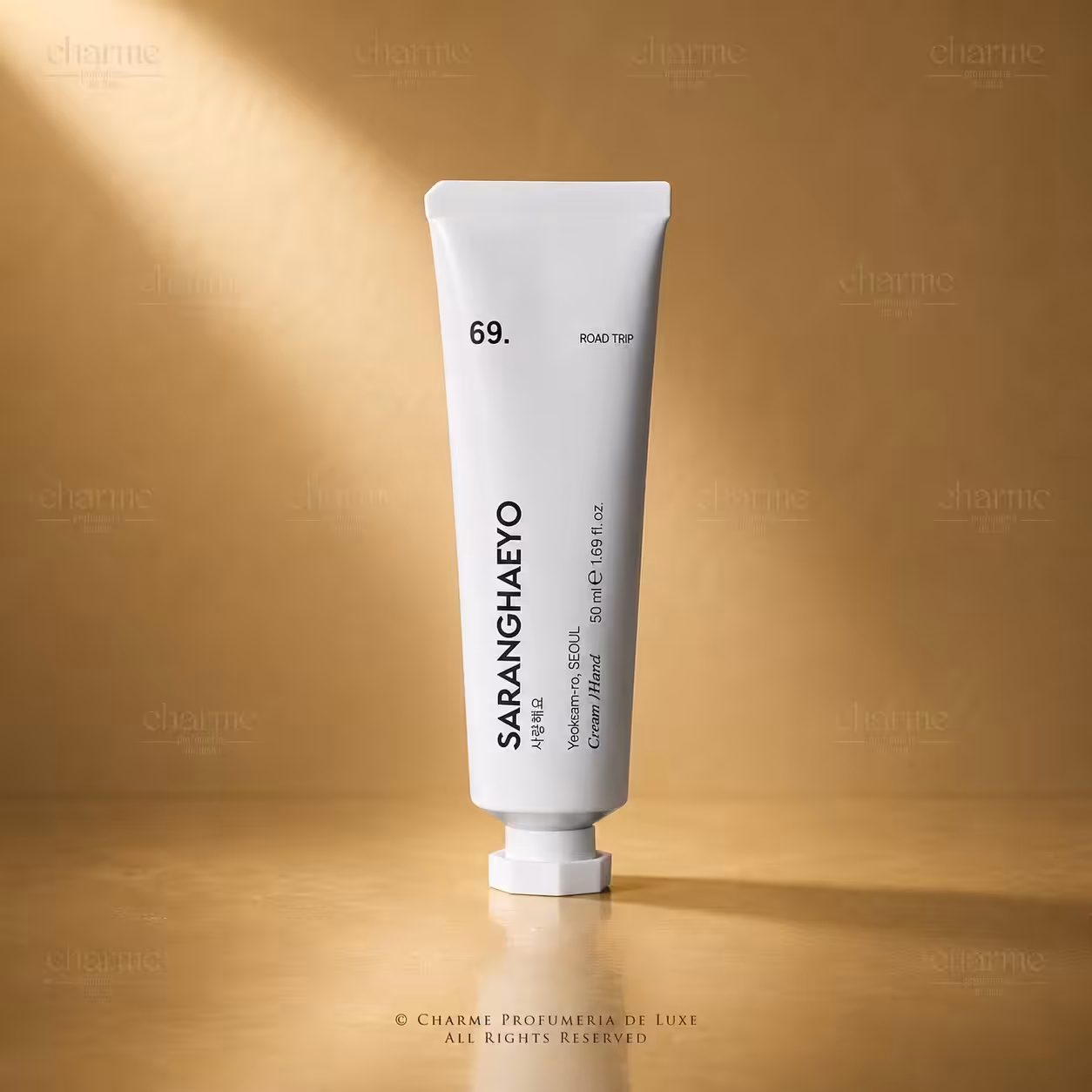 Saranghaeyo 69 Road Trip Hand Cream 50 ml, crema mani packshot luxury su sfondo dorato, Charme Profumeria