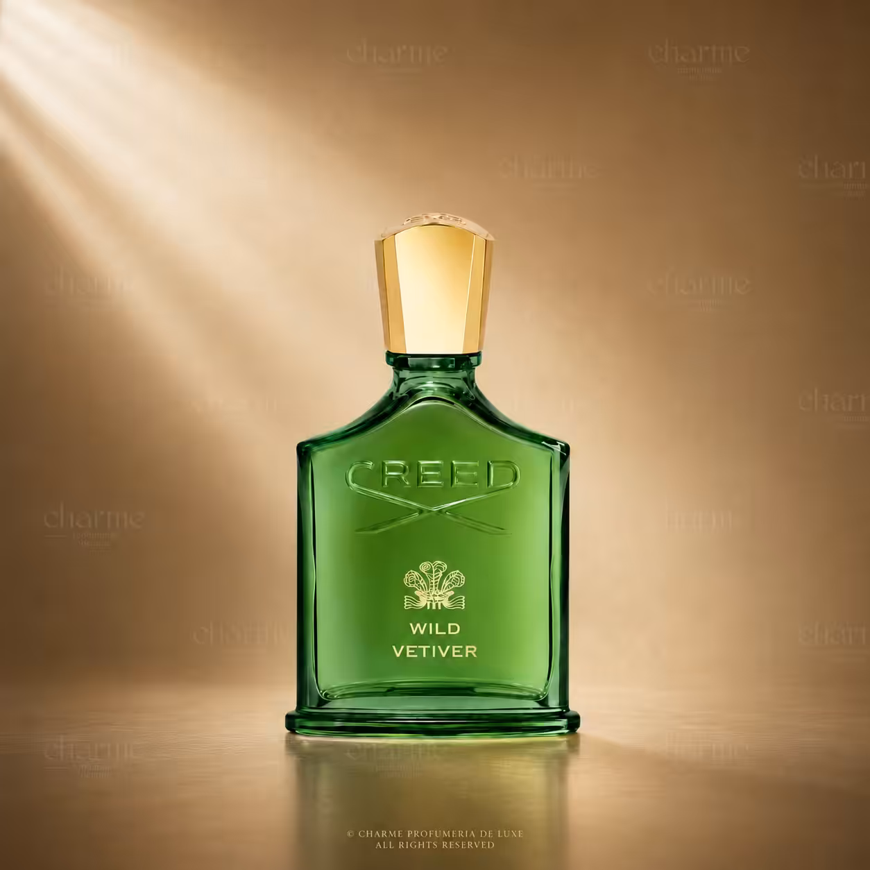 Creed Wild Vetiver profumo unisex, flacone verde in packshot luxury su sfondo dorato.