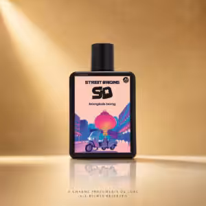 Street Origins Bangkok Bang Eau de Parfum 75 ml, flacone nero con grafica ispirata a Bangkok su sfondo dorato Charme Profumeria de Luxe