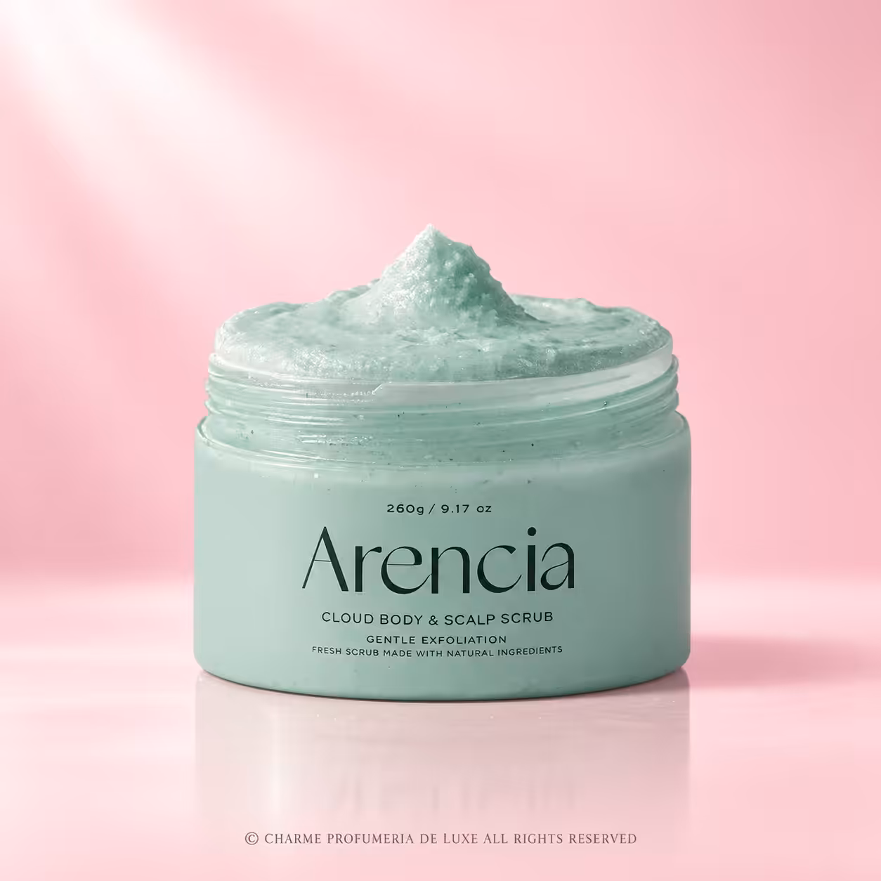 Arencia Cloud Body & Scalp Scrub French Mint & Lily da 260 g, scrub esfoliante per corpo e cuoio capelluto in barattolo verde menta, packshot K-Beauty su sfondo rosa cipria di Charme Profumeria.