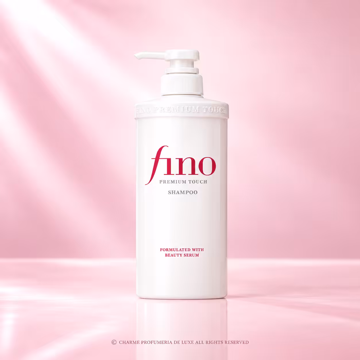 FINO Premium Touch Shampoo 550 ml, shampoo giapponese K-Beauty con beauty serum, packshot luxury su sfondo rosa cipria Charme Profumeria
