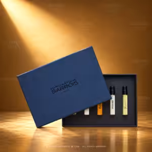 Kit l'immaginarium Marc-Antoine Barrois Paris con cofanetto blu e profumo in flaconi miniatura, su sfondo dorato Charme Profumeria.